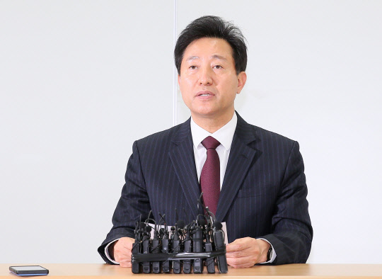 오세훈 국민의힘 서울시장 후보가 지난 19일 서울 종로구 서울시선거관리위원회에서 후보자 등록에 앞서 기자회견을 열고 있다. 국회사진기자단=연합뉴스